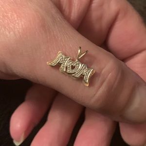 Dainty, Gold “MOM” pendant
